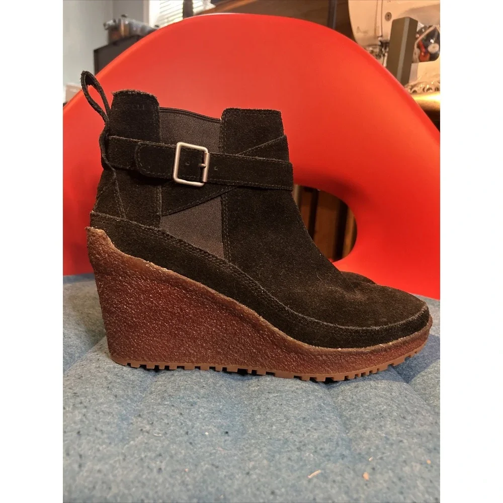 MERRELL Size 9.5 Suede Wedge Heel Tremblant Buckle Platform Boots Ankle Booties